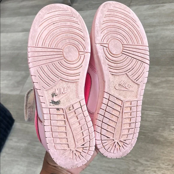 Pink Dunks - Picture 5 of 5